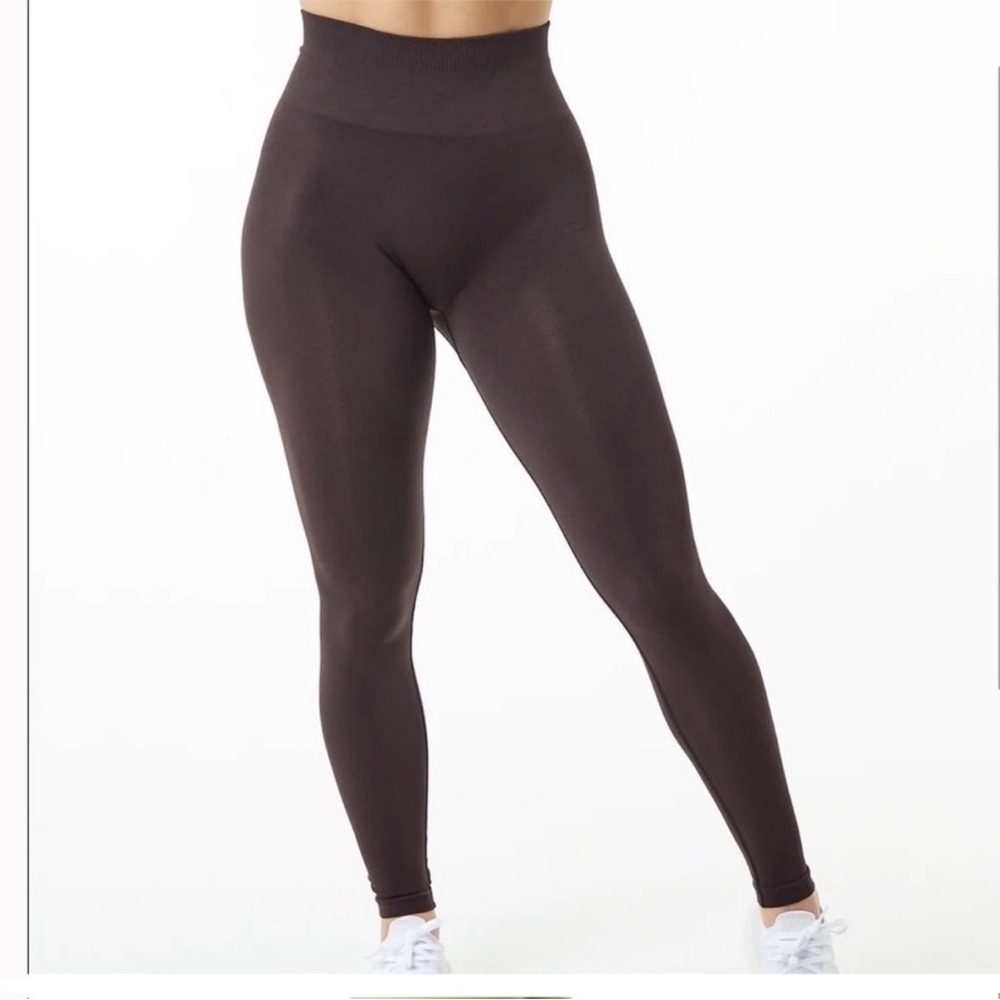 Alphalete Amplify High-Waisted Chocolate Brown Leggings